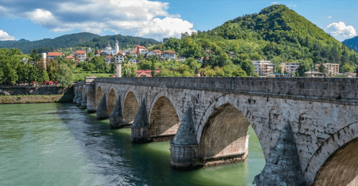 How to Explore the Zlatarsko Jezero Region for Camping and Watersports